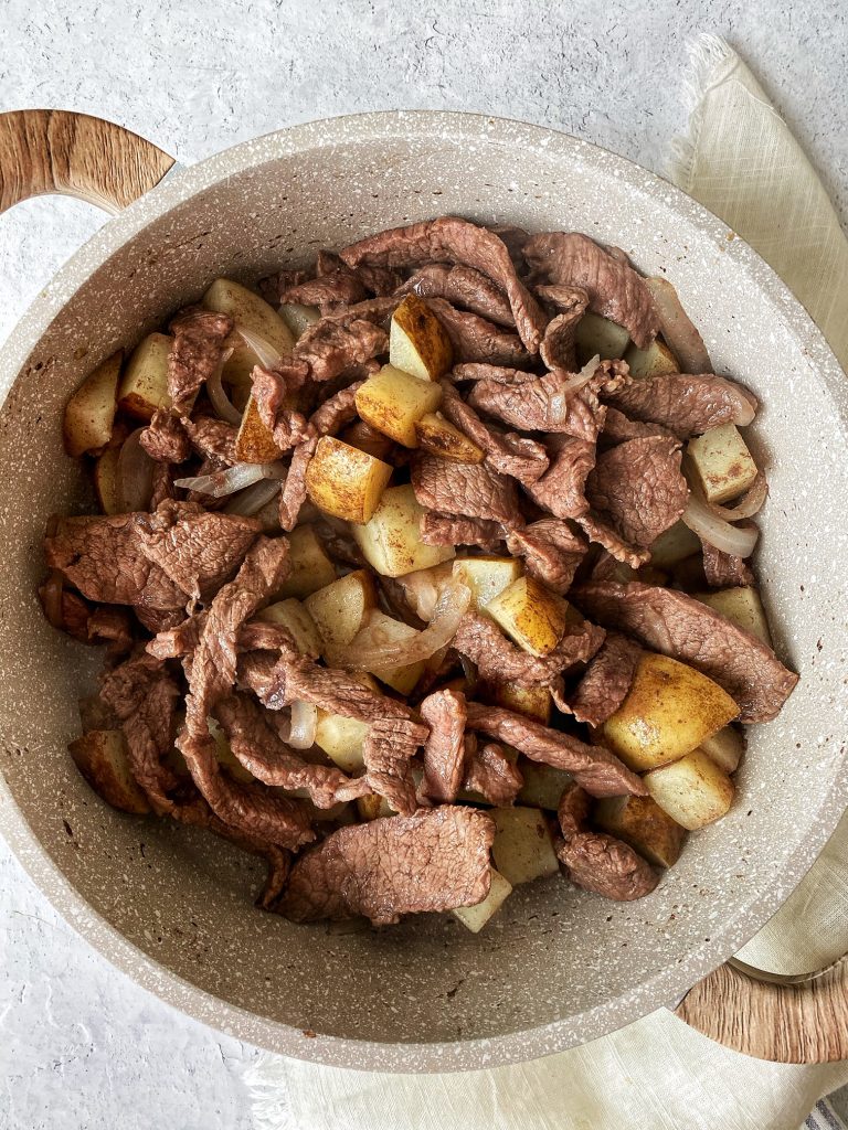 Pan with steak and potatoes